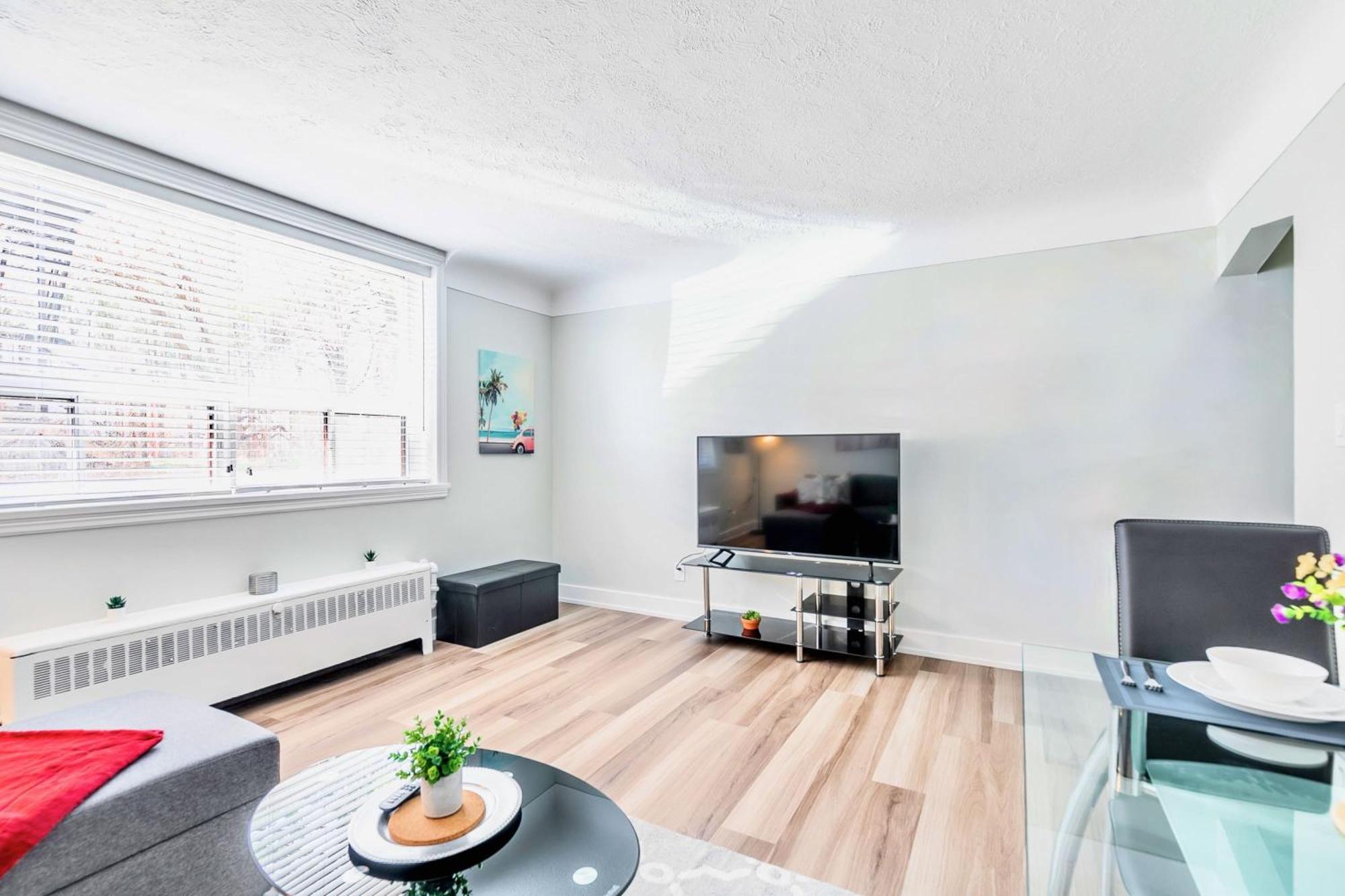 Modern Apartment In Corktown Hamilton Sleeps 4 Buitenkant foto