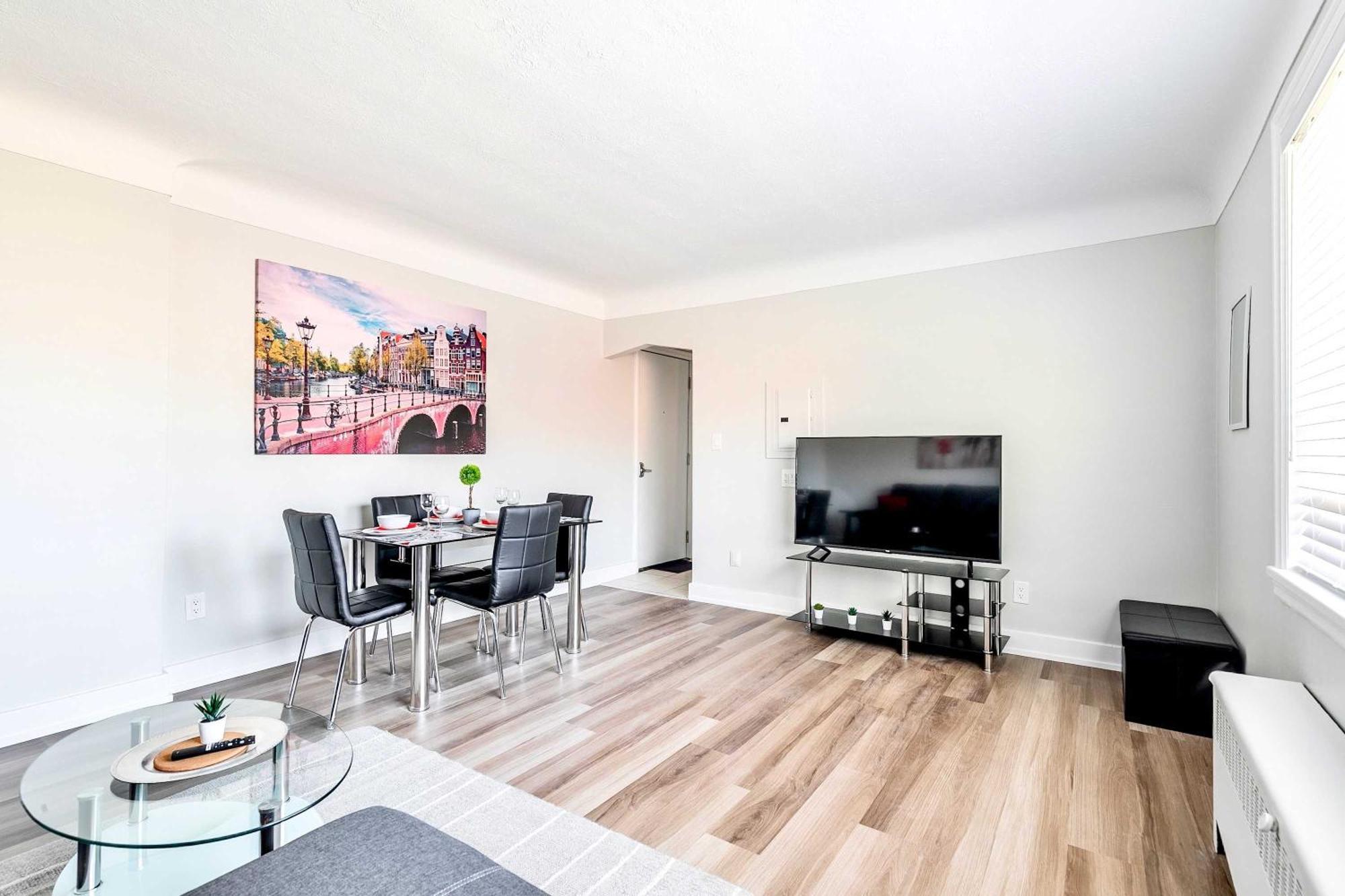 Modern Apartment In Corktown Hamilton Sleeps 4 Buitenkant foto