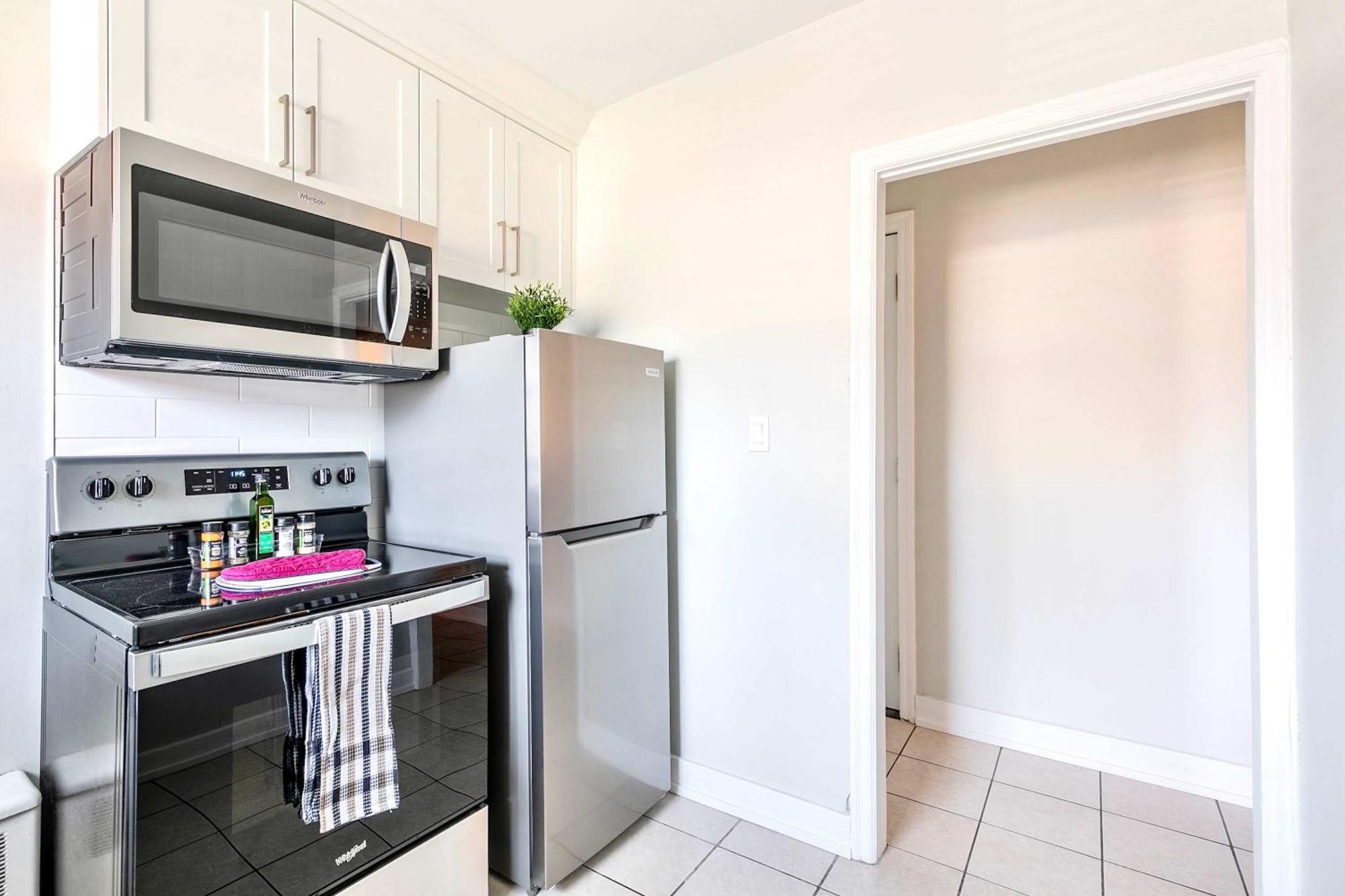 Modern Apartment In Corktown Hamilton Sleeps 4 Buitenkant foto