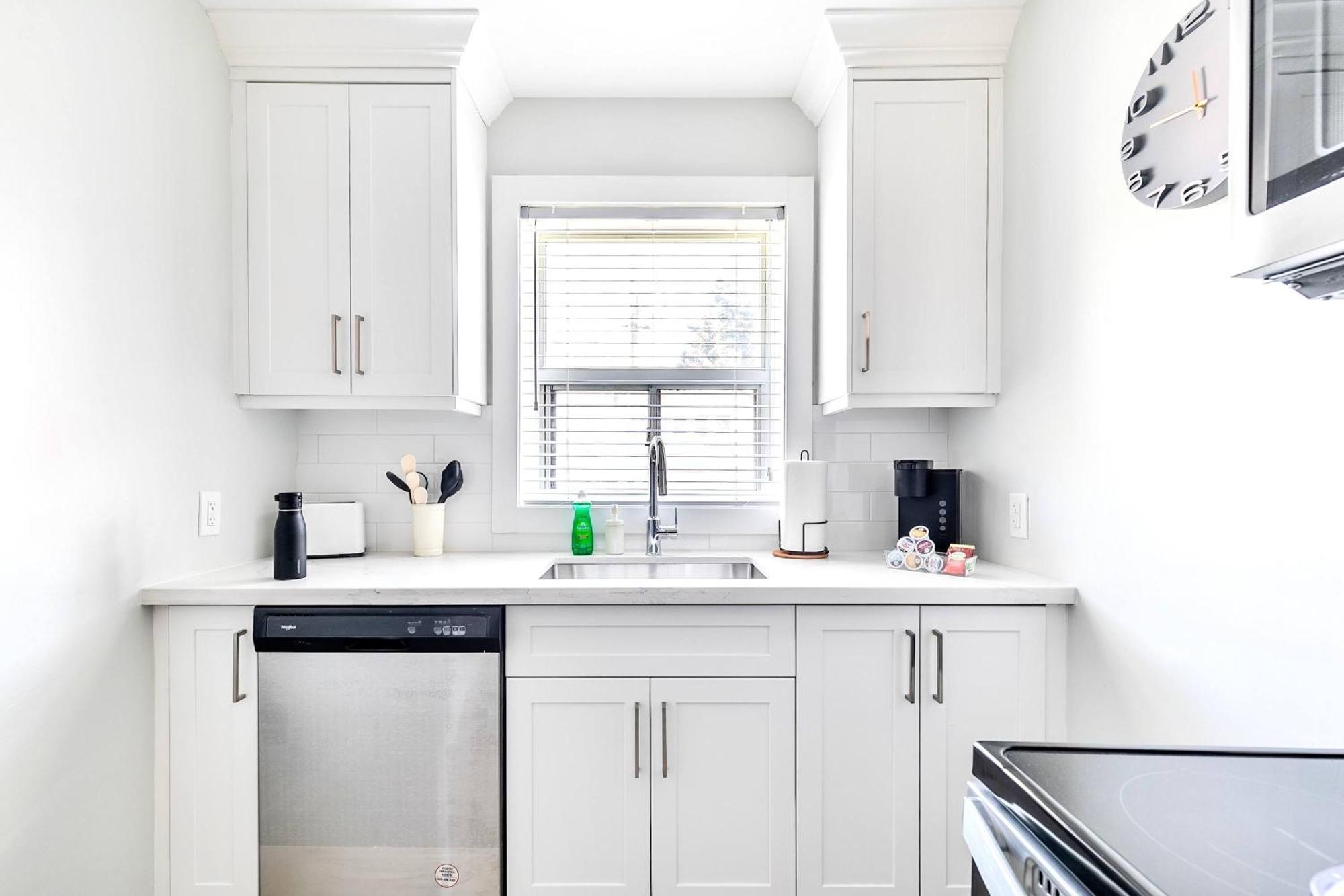 Modern Apartment In Corktown Hamilton Sleeps 4 Buitenkant foto